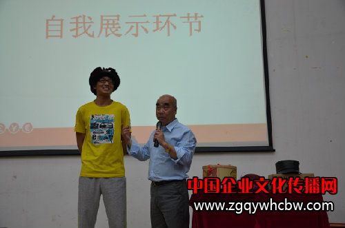 學生應騁自我展示.jpg
