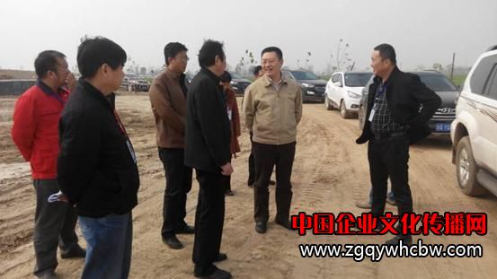河南省高發(fā)司董事長高建立到開民高速二分部指導(dǎo)工作.JPG